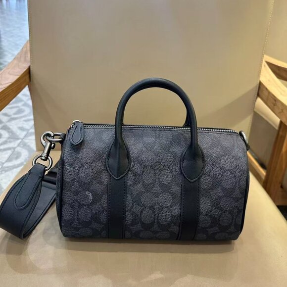 Coach men's Boston monogram pillowcase, size 25cm x 15cm x 11cm - Picture 7 of 8